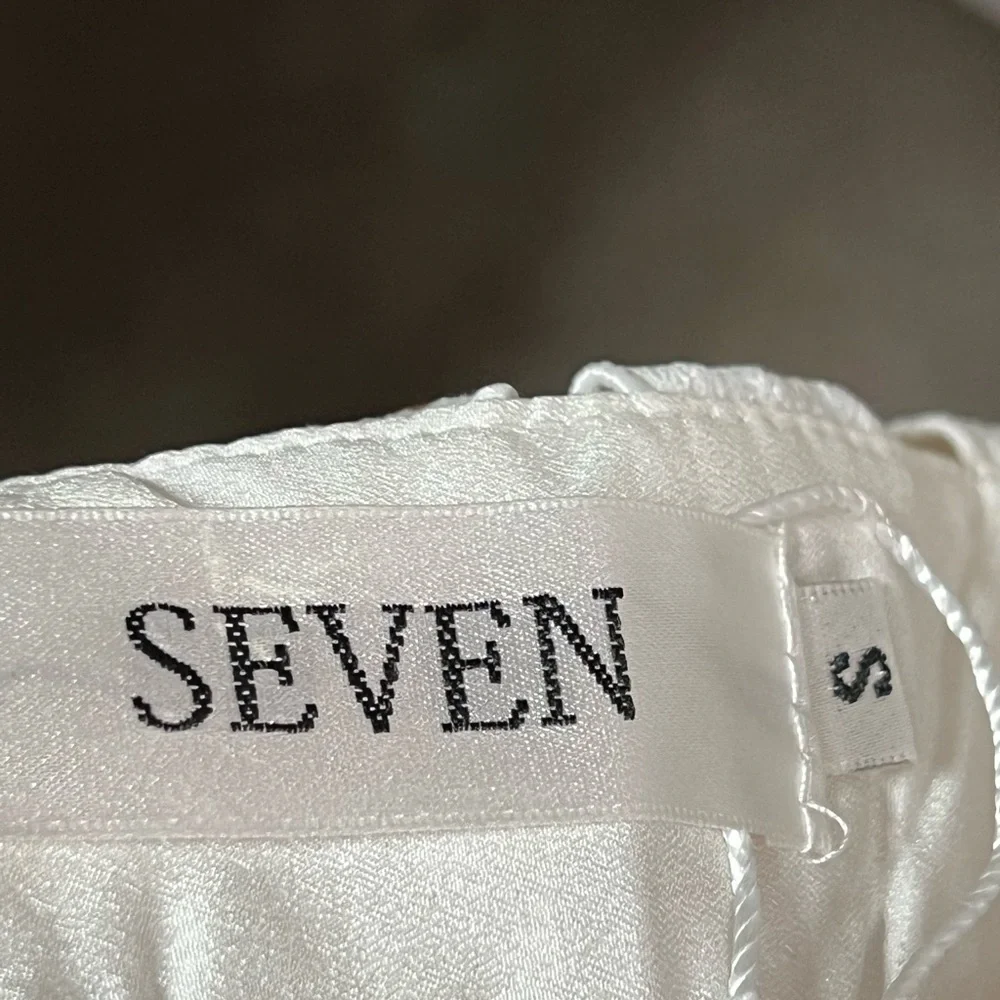 Seven size s - Picture 3 of 4